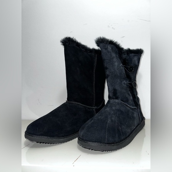 Old Navy black Mid-Calf faux Ugg boots with buttons NWT - Picture 7 of 8